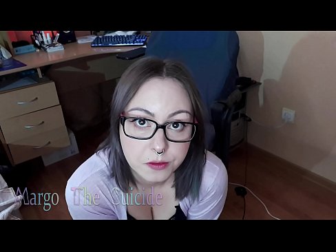 ❤️ Seksi djevojka s naočalama duboko siše dildo na kameri ️❌ Tvrdi porno kod nas ❤