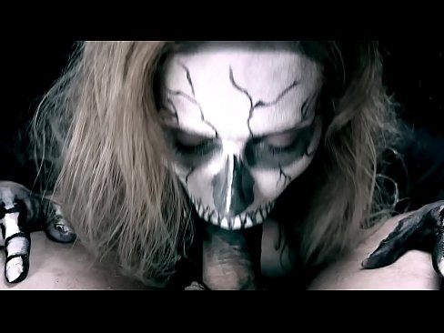 ❤️ Demonska djevojka siše kurac svojim crnim ustima i guta spermu. ️❌ Tvrdi porno kod nas ❤