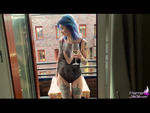 ❤️ Sjajna djevojka sisa gutljajem i strastveno jebe pod otvorenim nebom ️❌ Tvrdi porno kod nas ❤